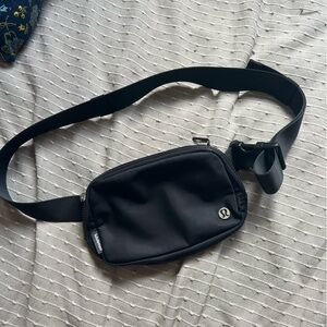 Lululemon Everywhere belt bag 1L